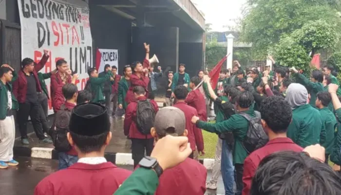 Massa Mahasiswa Kepung DPR, Serukan Reformasi Jilid II dan Desak Prabowo-Gibran Mundur